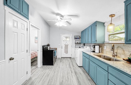 Odessa Cottage | Charming cottage in old Florida Odessa lake community with AC, WiFi, kayak