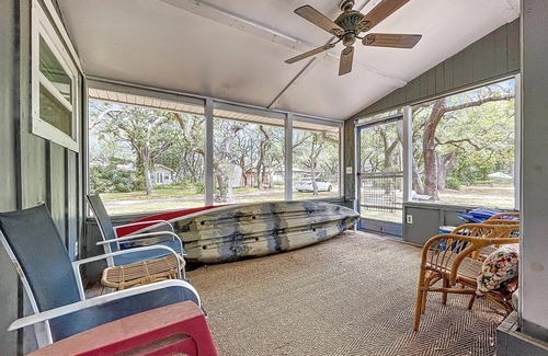 Odessa Cottage | Charming cottage in old Florida Odessa lake community with AC, WiFi, kayak