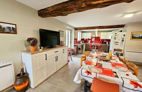 Sazilly Cottage | Charming cottage in Sazilly with private garden and WiFi