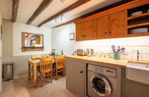 Blackawton Cottage | Charming Cottage near Dartmouth with Log Burner