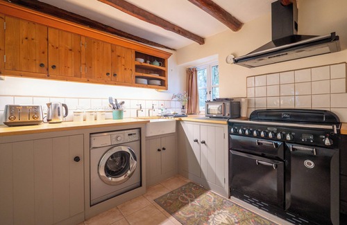 Blackawton Cottage | Charming Cottage near Dartmouth with Log Burner