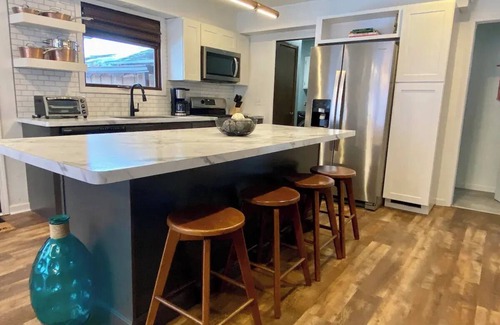 Waukazoo Woods House | Charming Cottage Near Downtown and Beach, 2 Kings/1 Queen