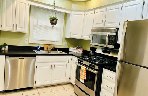 Greater Auburndale House | Charming cottage near hospitals