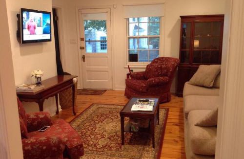 Lexington House | Charming Cottage on a City Farm!