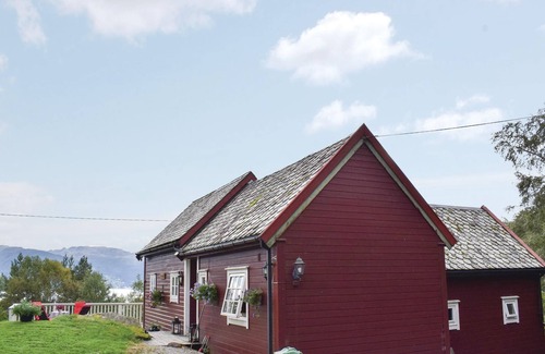 Kvinnherad House | Charming cottage on a secluded plot.
