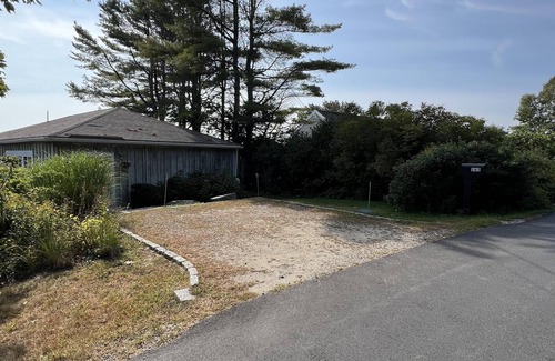 Mid-Coast and Islands Cottage | Charming cottage on Basin Cove just a short drive to the Dolphin Marina