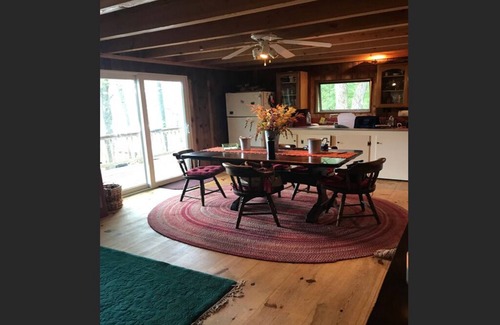 Raymond House | Charming Cottage on Quiet and Scenic Raymond Pond