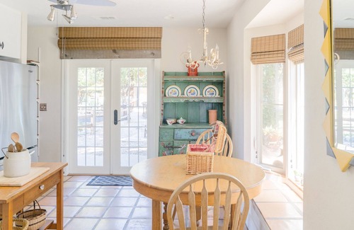 Victor Cottage | Charming Cottage on Winery Estate