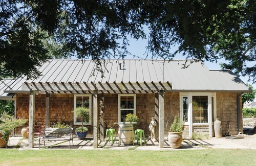 Victor Cottage | Charming Cottage on Winery Estate
