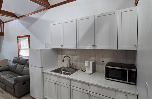 Pulaski Cottage | Charming cottage Pulaski VIP Rentals 1.8 miles away from famous salmon river
