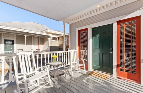 New Braunfels House | Charming Cottage Escape – King Suite w/Jacuzzi & Secluded Patio | Historic Charm w/Modern Comforts