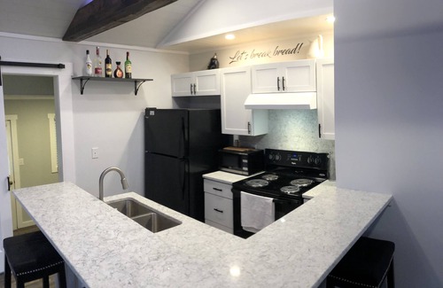 Union Mills Cottage | Charming Cottage with your own Sunrise Mountain Chapel.