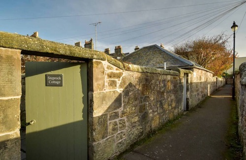 St. Andrews Cottage | Charming Cottage with Garden-Old Course/Beach 100m