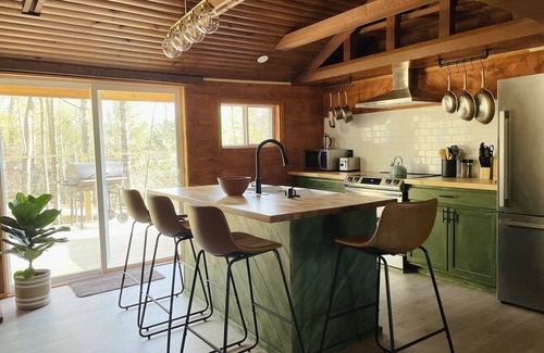 Smallwood Cottage | Charming Cottage with Jacuzzi, Fire Pit and Access to Nearby Lakes!
