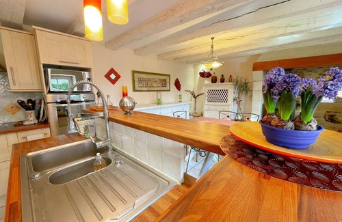 Fondettes Cottage | Charming Cottage with Garden, Near Loire Castles and Tours City Center