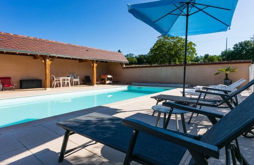 Le Bugue Cottage | Charming Cottage with Shared Pool in Peaceful Périgord Noir