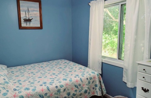 Fulton Cottage | Charming cottage with AC in lovely Leonidas
