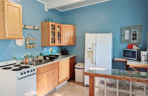 Fulton Cottage | Charming cottage with AC in lovely Leonidas