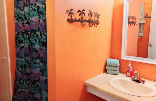 Fulton Cottage | Charming cottage with AC in lovely Leonidas