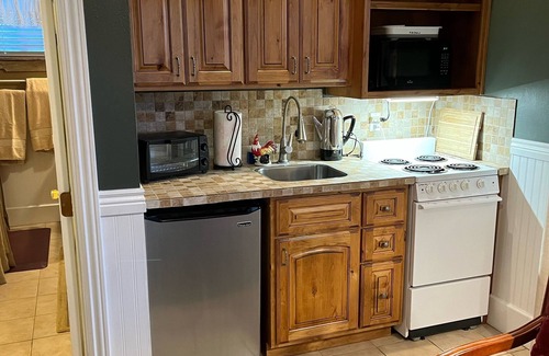Cannonville Cottage | Charming Country Bunkhouse with 2 bedrooms, sleeps 6. (12 miles from Bryce.)