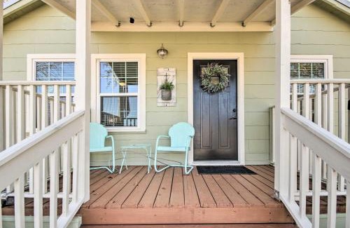 Tomball House | Charming Country Cottage, Walk to Main Street!
