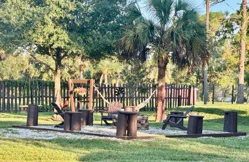 Clewiston House | Charming Country Home, Pool, Pet Friendly