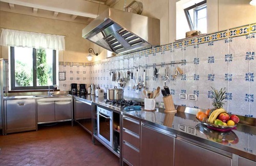 Poppi Villa | Charming Country Manor House Villa With Deluxe Pool