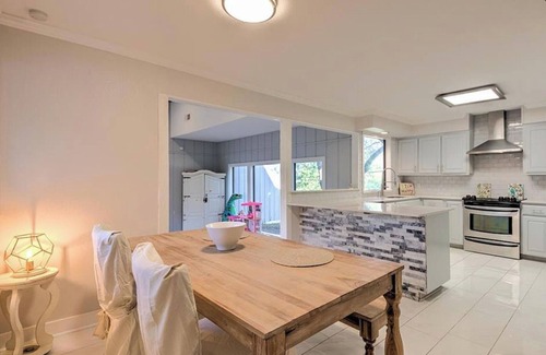 Lakeway House | Charming Country Oasis 3 bedoom Home on Gulfcoarse, Corner Lot w/2 living areas