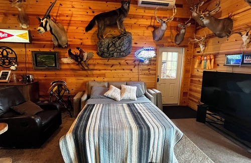 River Falls House | Charming Country Ranch Shouse