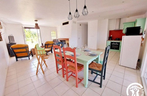 Saint-Erblon Cottage | Charming Countryside Retreat with Modern Amenities, Babyfoot, and Nearby Leisure Activities