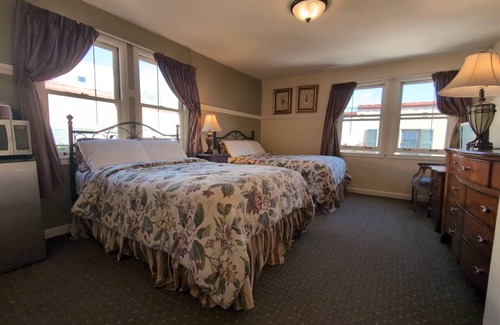 Cow Hollow Hotel | Charming Courtyard Retreat with 2 Double Beds – Perfect for Your Stay!