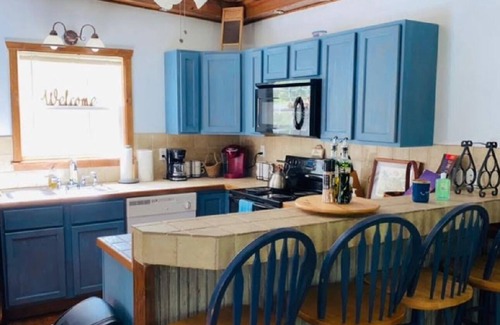 Floral City Cottage | Charming Cove Cottage - A Lovely Country Getaway