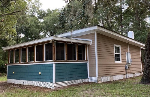 Floral City Cottage | Charming Cove Cottage - A Lovely Country Getaway