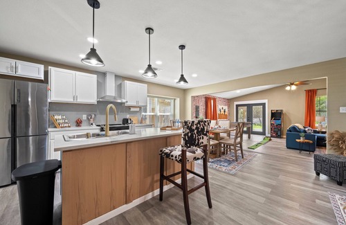 Heritage House | Charming Cowboy-themed Home - Arcade Games - 3mi to Seaworld - 6mi to AFB -