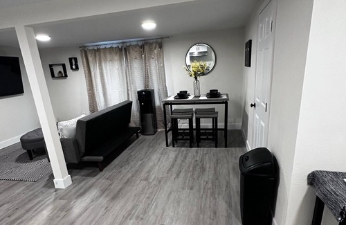 Yucaipa House | Charming Cozy 1 Bedroom Duplex