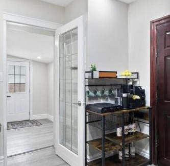 Windsor Apartment | Charming Cozy 2-Bedroom Retreat in South Windsor