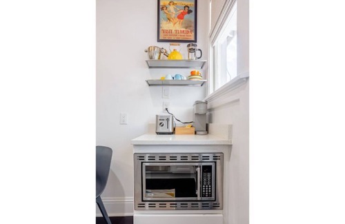 Seminole Heights House | Charming, Cozy 2-BR Apt Near Downtown Tampa