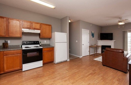 Ames Apartment | Charming & Cozy 2BD Suite w/ Gym & Pool