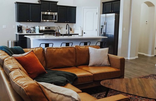Las Cruces House | Charming Cozy 3-bedroom in Las Cruces King Bed, Mountain View’s