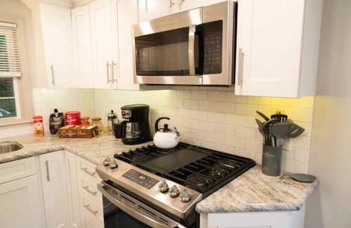 Eastside House | Charming & Cozy 3BR home mins to SU-ESF-Upstate-Le Moyne