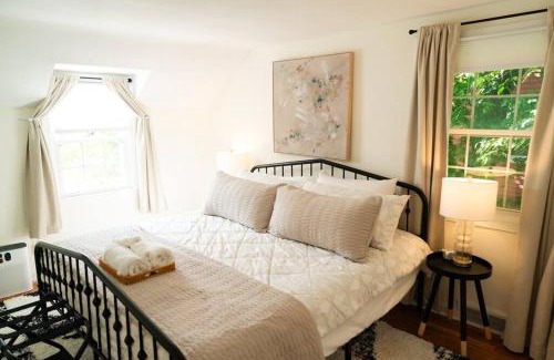 Eastside House | Charming & Cozy 3BR home mins to SU-ESF-Upstate-Le Moyne