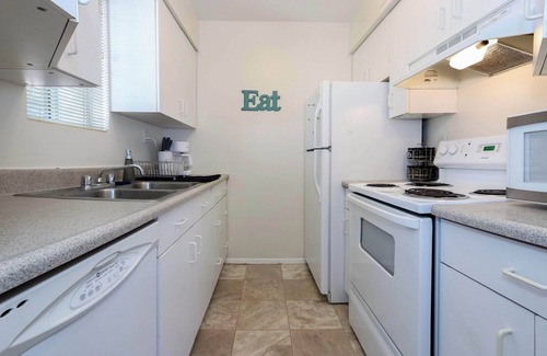 Tucson Condo | Charming Cozy 5 minutes from shopping/restaurants! 40 minutes Mountains/Hiking!