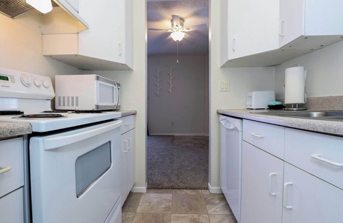 Tucson Condo | Charming Cozy 5 minutes from shopping/restaurants! 40 minutes Mountains/Hiking!