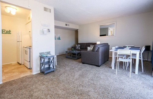 Tucson Condo | Charming Cozy 5 minutes from shopping/restaurants! 40 minutes Mountains/Hiking!