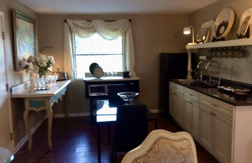 Brooksville Cottage | Charming Cozy Hideaway on Horse Farm
