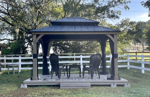 Brooksville Cottage | Charming Cozy Hideaway on Horse Farm