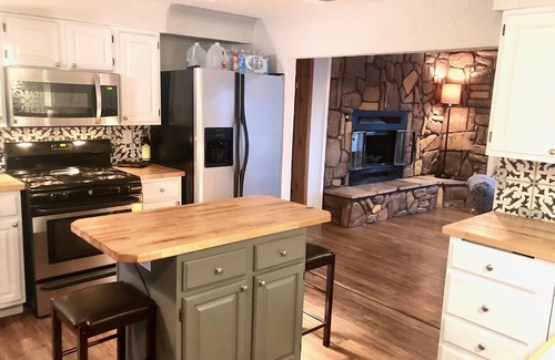 Pottsboro House | Charming cozy lake cabin, 300 yds from Lake Texoma beach, fishing, boat ramp!