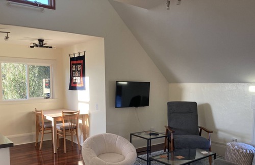 South Berkeley Apartment | Charming cozy place- walk to downtown and Bart
