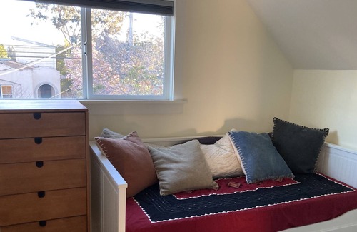 South Berkeley Apartment | Charming cozy place- walk to downtown and Bart