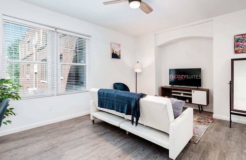DeBaliviere Place Apartment | Charming Cozysuites 2BR Condo w/parking! 01